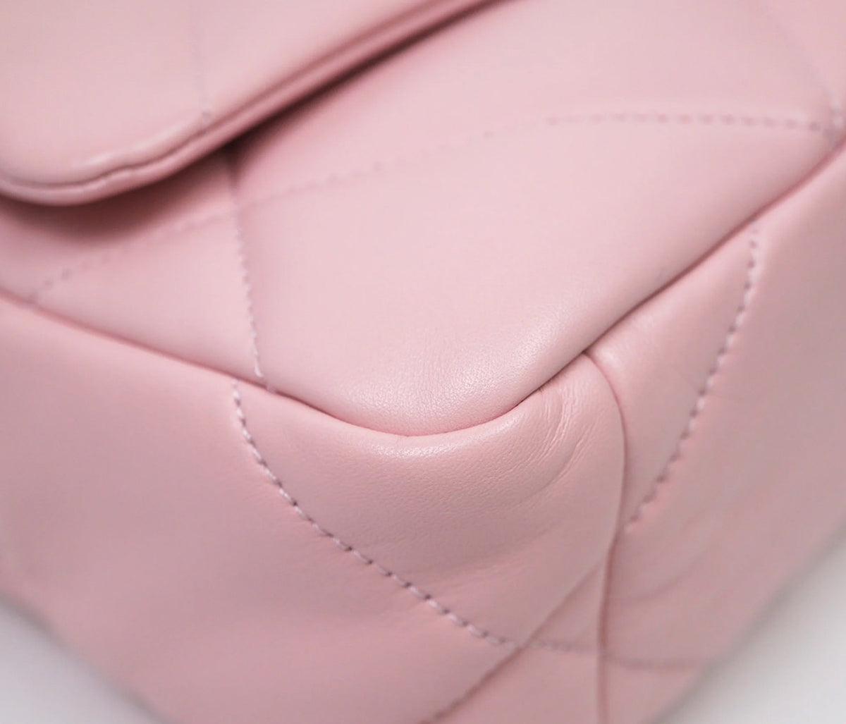 Chanel 19 small pink
