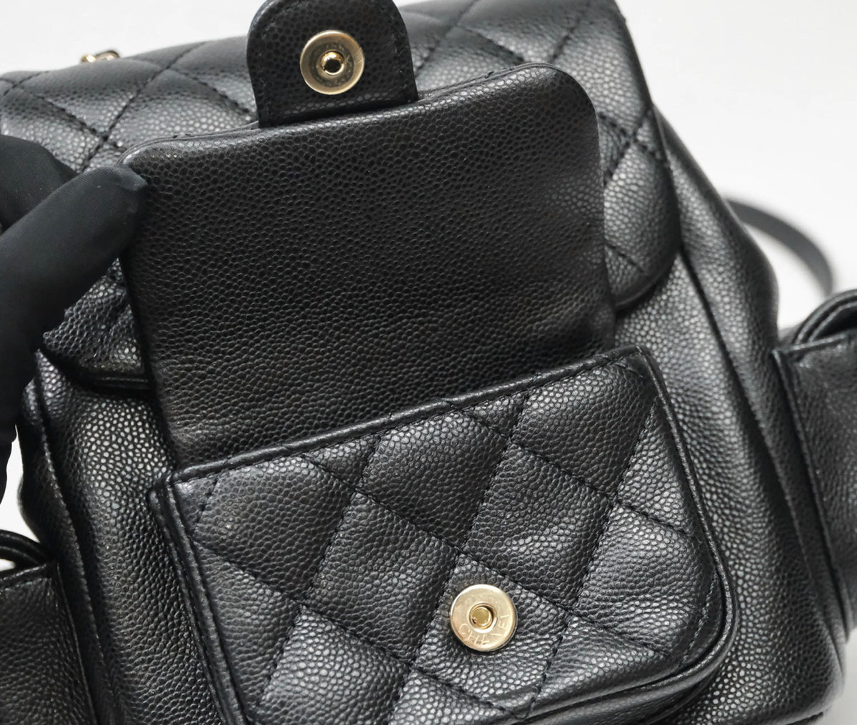 Chanel small duma backpack caviar con plásticos