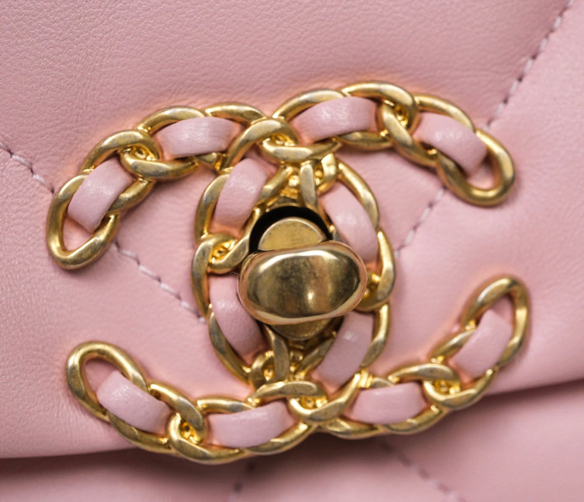 Chanel 19 small pink